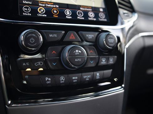 Used 2020 Jeep Grand Cherokee Limited image 10