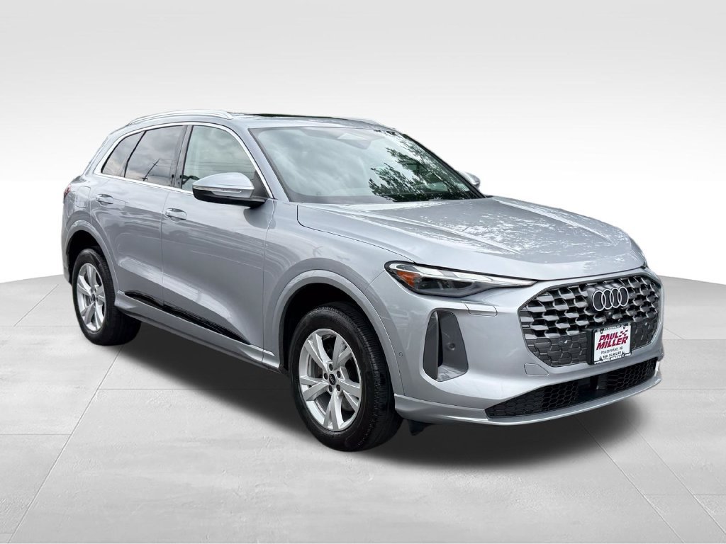 Certified 2025 Audi Q5 Premium w/ Convenience Package AWD/4WD image 3