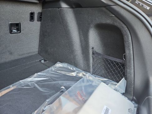 New 2026 Porsche Macan image 47