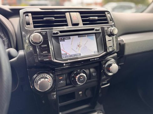 Used 2018 Toyota 4Runner TRD Off-Road Premium AWD/4WD image 15