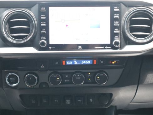 Used 2021 Toyota Tacoma TRD Sport w/ TRD Premium Sport Package AWD/4WD image 13