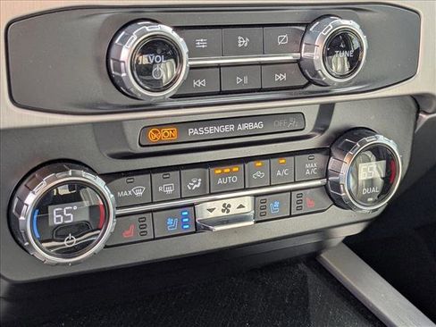 Certified 2022 Ford F350 Platinum w/ FX4 Off-Road Package image 15