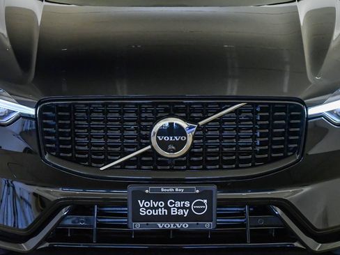 Certified 2023 Volvo XC60 T8 Ultimate w/ Protection Package Premier AWD/4WD image 8