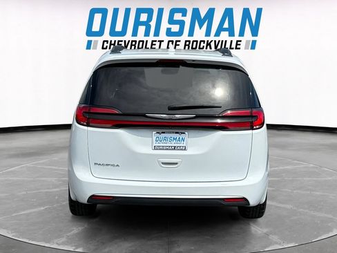 Used 2022 Chrysler Pacifica Touring-L FWD image 5