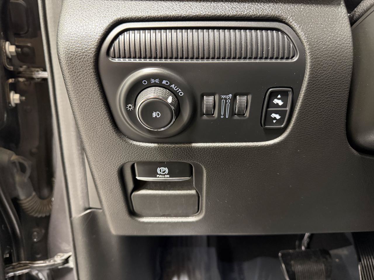 Used 2024 Jeep Wagoneer L Series II w/ Flexible Seating Group AWD/4WD image 19