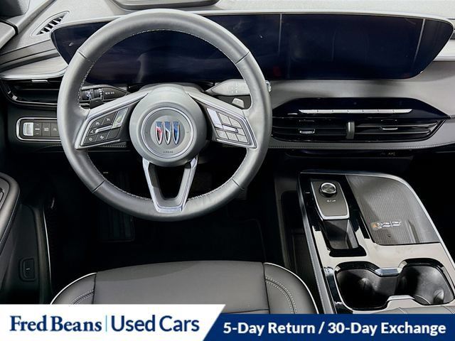 Used 2025 Buick Enclave Preferred FWD image 2