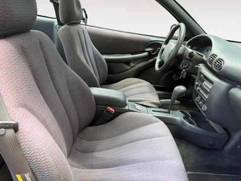 Used 2002 Pontiac Sunfire SE w/ Sun & Sound Pkg FWD image 11