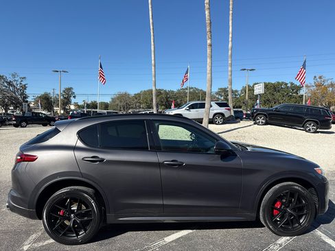 Used 2021 Alfa Romeo Stelvio Ti w/ Nero Edizione image 6