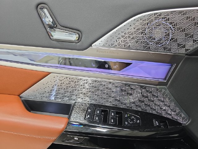 Certified 2025 BMW 760i xDrive AWD/4WD image 25