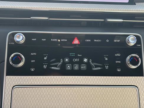 Certified 2025 Genesis GV80 3.5T Prestige AWD/4WD image 31