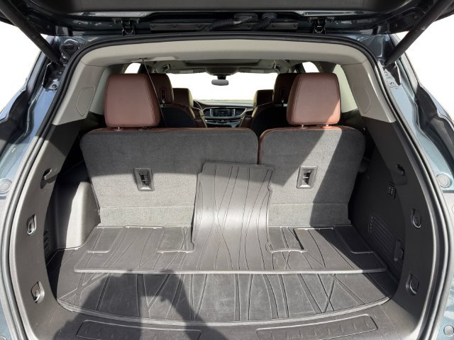 Used 2018 Buick Enclave Avenir w/ Avenir Technology Package AWD/4WD image 18