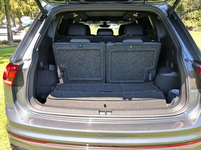 Used 2023 Volkswagen Tiguan SE R-Line FWD image 36