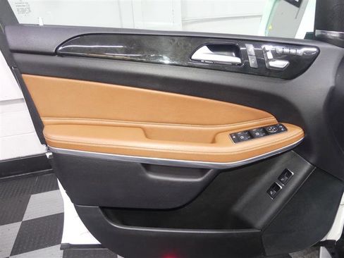 Used 2017 Mercedes-Benz GLS 550 4MATIC image 18