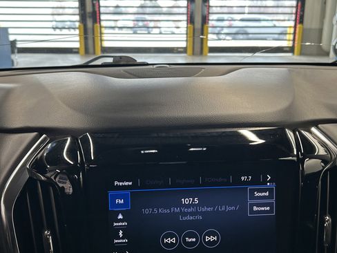 Used 2020 Chevrolet Traverse LT image 29