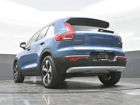 Used 2025 Volvo XC40 B5 Plus image 19