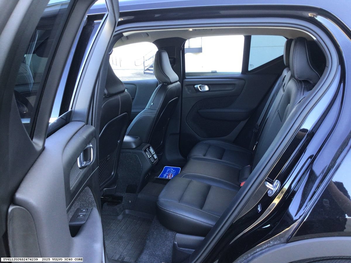 Used 2025 Volvo XC40 B5 Core w/ Protection Package Premier AWD/4WD image 9