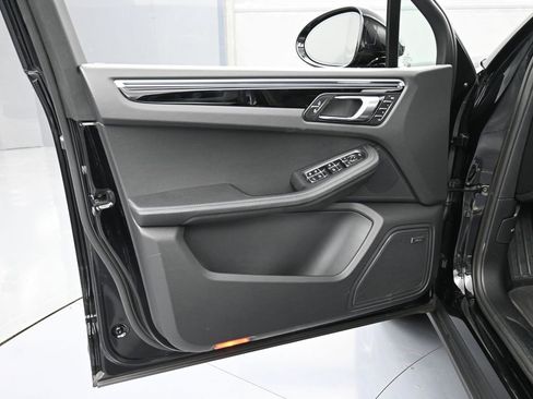 Certified 2025 Porsche Macan image 15
