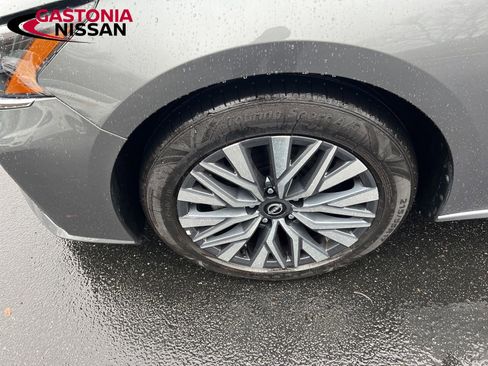 Used 2024 Nissan Altima 2.5 SV image 21