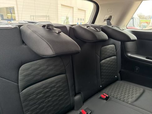 Used 2024 Nissan Pathfinder SV FWD image 13