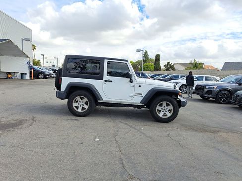 Used 2017 Jeep Wrangler Sport w/ Quick Order Package 24S AWD/4WD image 4