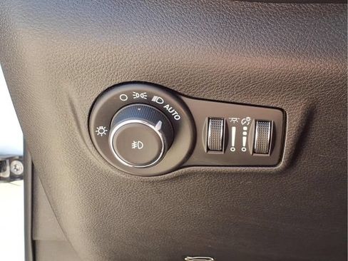 Used 2024 Jeep Compass Latitude AWD/4WD image 15