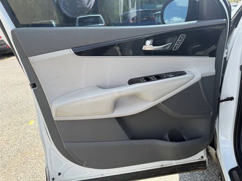Used 2017 Kia Sorento SX image 30