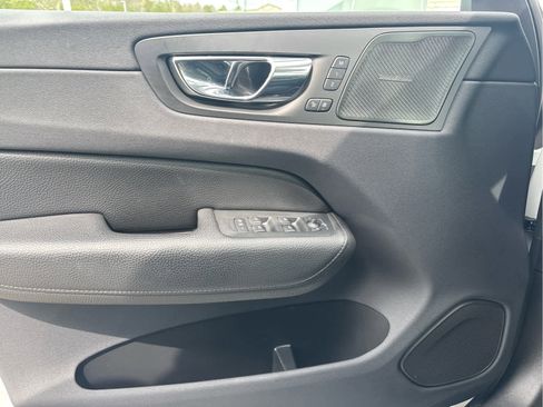 Used 2019 Volvo XC60 T6 Momentum w/ Multimedia Package AWD/4WD image 19