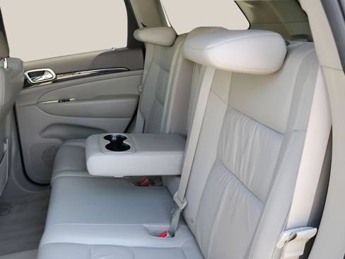 Used 2012 Jeep Grand Cherokee Laredo RWD image 15