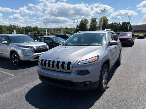 Used 2017 Jeep Cherokee Latitude w/ Safety/Convenience Group AWD/4WD image 2