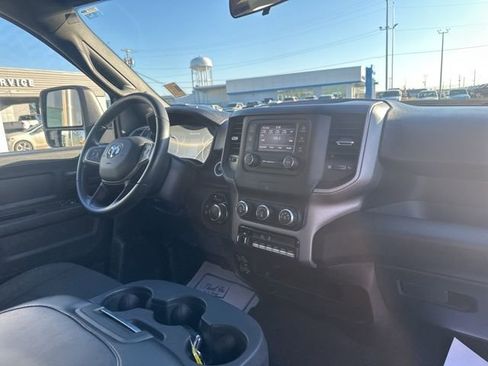 Used 2024 RAM 2500 Tradesman w/ Chrome Appearance Group image 11