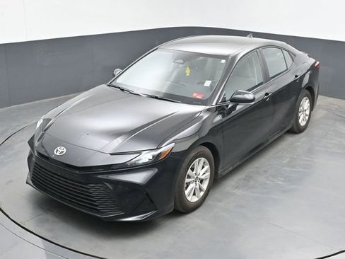 Used 2025 Toyota Camry LE FWD image 21
