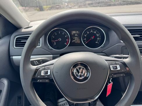 Used 2017 Volkswagen Jetta S image 16