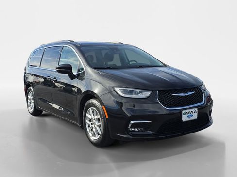 Used 2022 Chrysler Pacifica Touring-L image 8