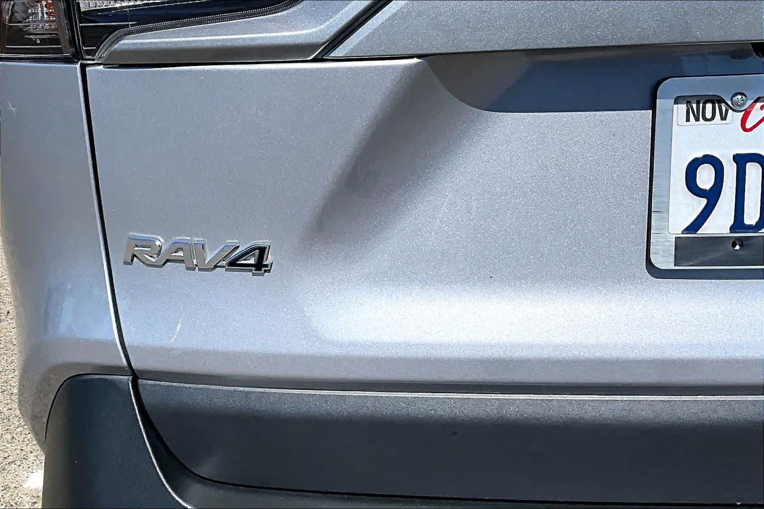 Used 2022 Toyota RAV4 XLE AWD/4WD image 9