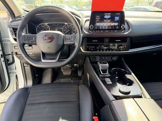 Used 2025 Nissan Rogue SV video 2