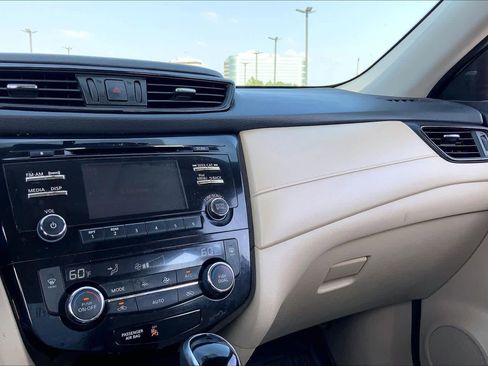 Used 2017 Nissan Rogue SV FWD image 35