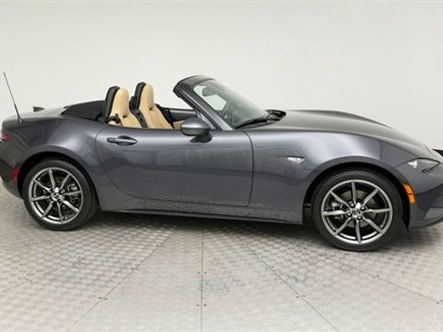 Used 2017 MAZDA MX-5 Miata Grand Touring image 9