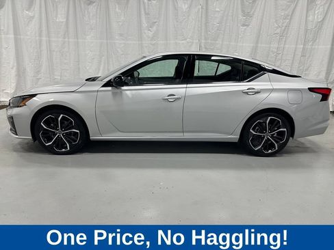 Used 2023 Nissan Altima 2.5 SR FWD image 4