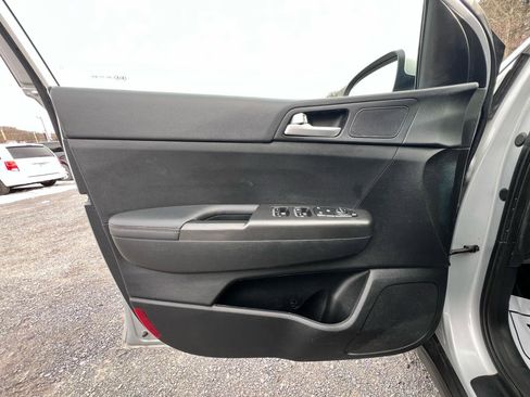 Used 2020 Kia Sportage LX image 18