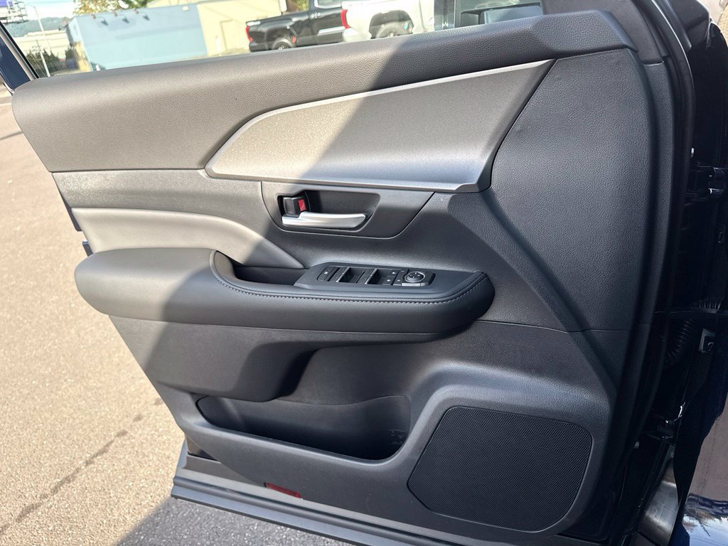 New 2026 Toyota Grand Highlander XLE FWD image 20