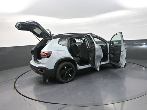 New 2026 Volkswagen Taos SE image 33