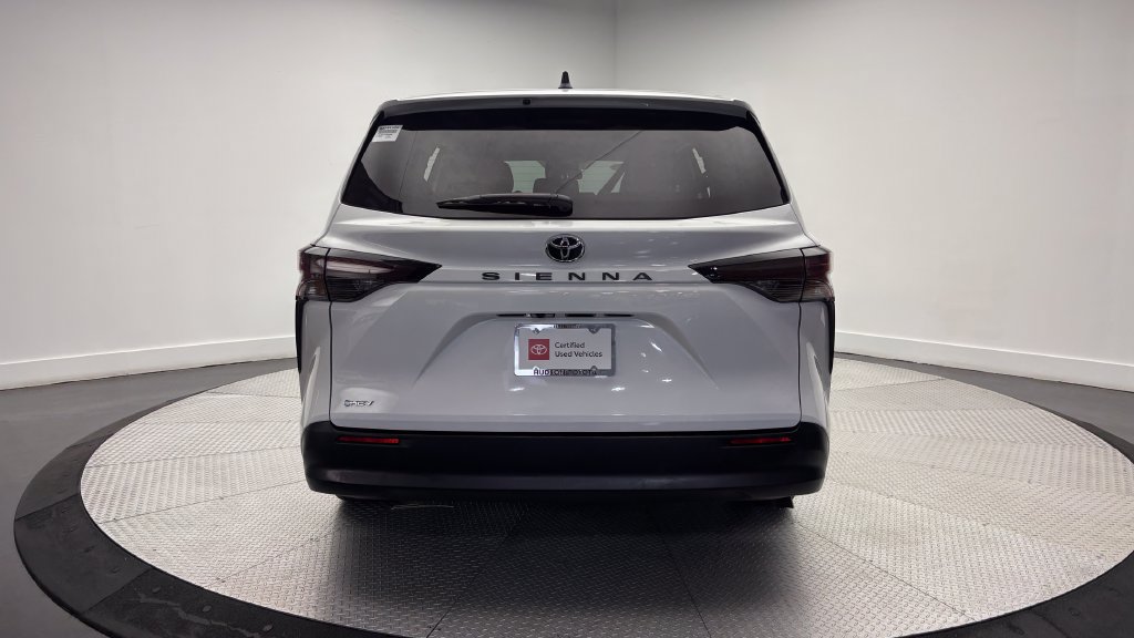 Certified 2026 Toyota Sienna LE FWD image 37