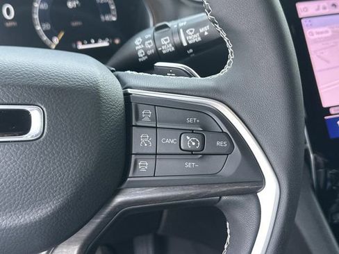 Certified 2025 Jeep Grand Cherokee Limited w/ Luxury Tech Group II image 30