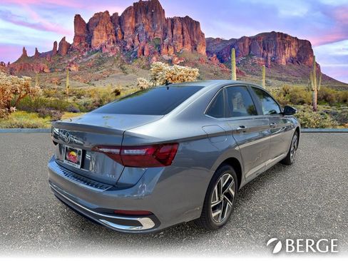 Used 2023 Volkswagen Jetta SEL FWD image 8