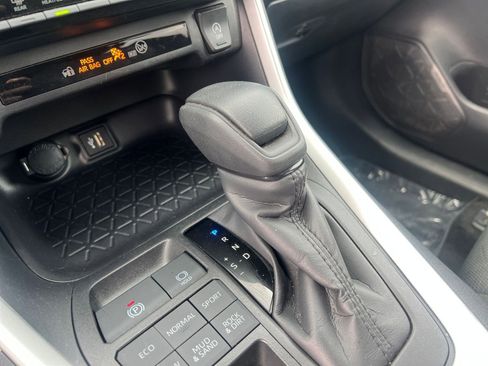 Used 2025 Toyota RAV4 XLE image 43