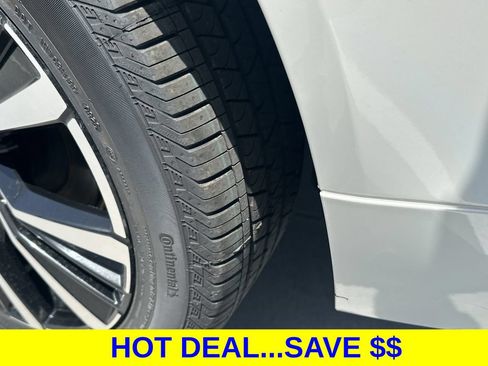 Used 2024 Volvo XC60 B5 Plus AWD/4WD image 11