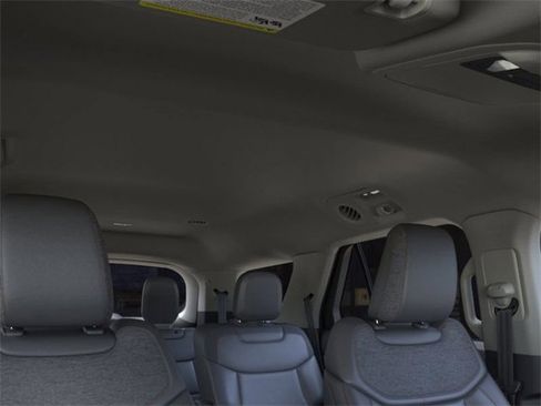 New 2025 Ford Explorer Active w/ Active Comfort Package image 22