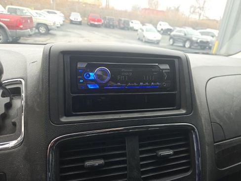 Used 2015 Dodge Grand Caravan American Value Package w/ UConnect Hands-Free Group image 14