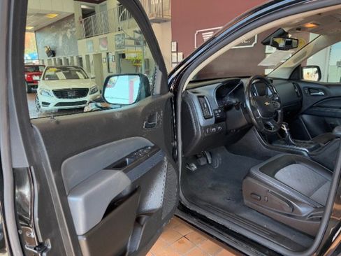 Used 2022 Chevrolet Colorado Z71 w/ Safety Package AWD/4WD image 12