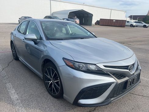 Used 2023 Toyota Camry SE FWD image 3